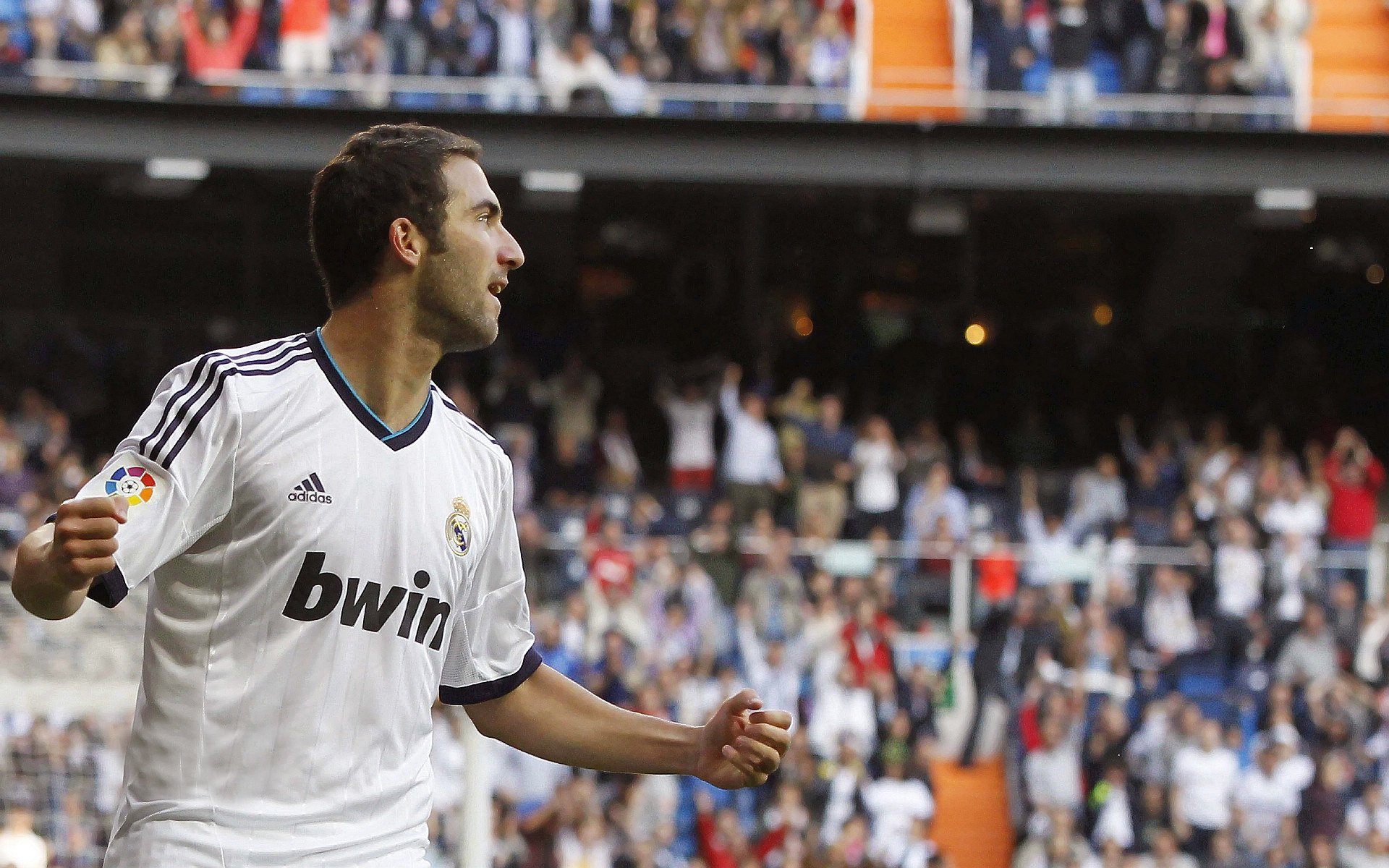 开云体育下载-加克波高光表现，贝蒂斯击溃哥伦比亚，足球世界的降维打击与身份迷思