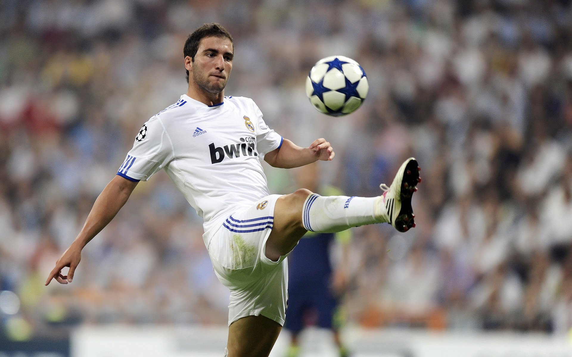 开云APP-英格拉姆贡献制胜表现，雷霆收割灰熊，新星崛起与团队胜利的交响