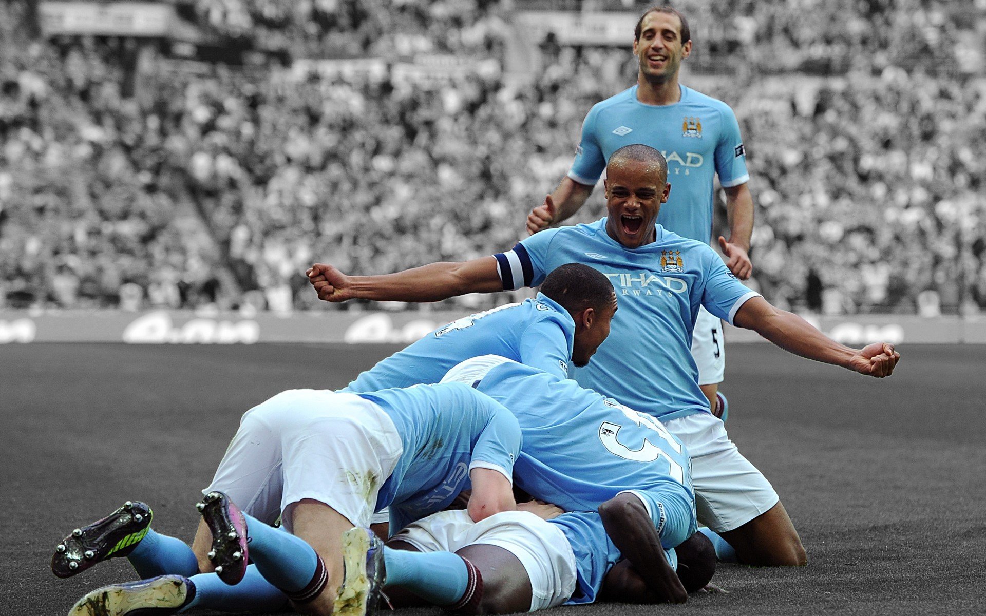 开云体育下载-北极光震碎三狮军团,芬兰横扫英格兰,苏亚雷斯演绎不老传说